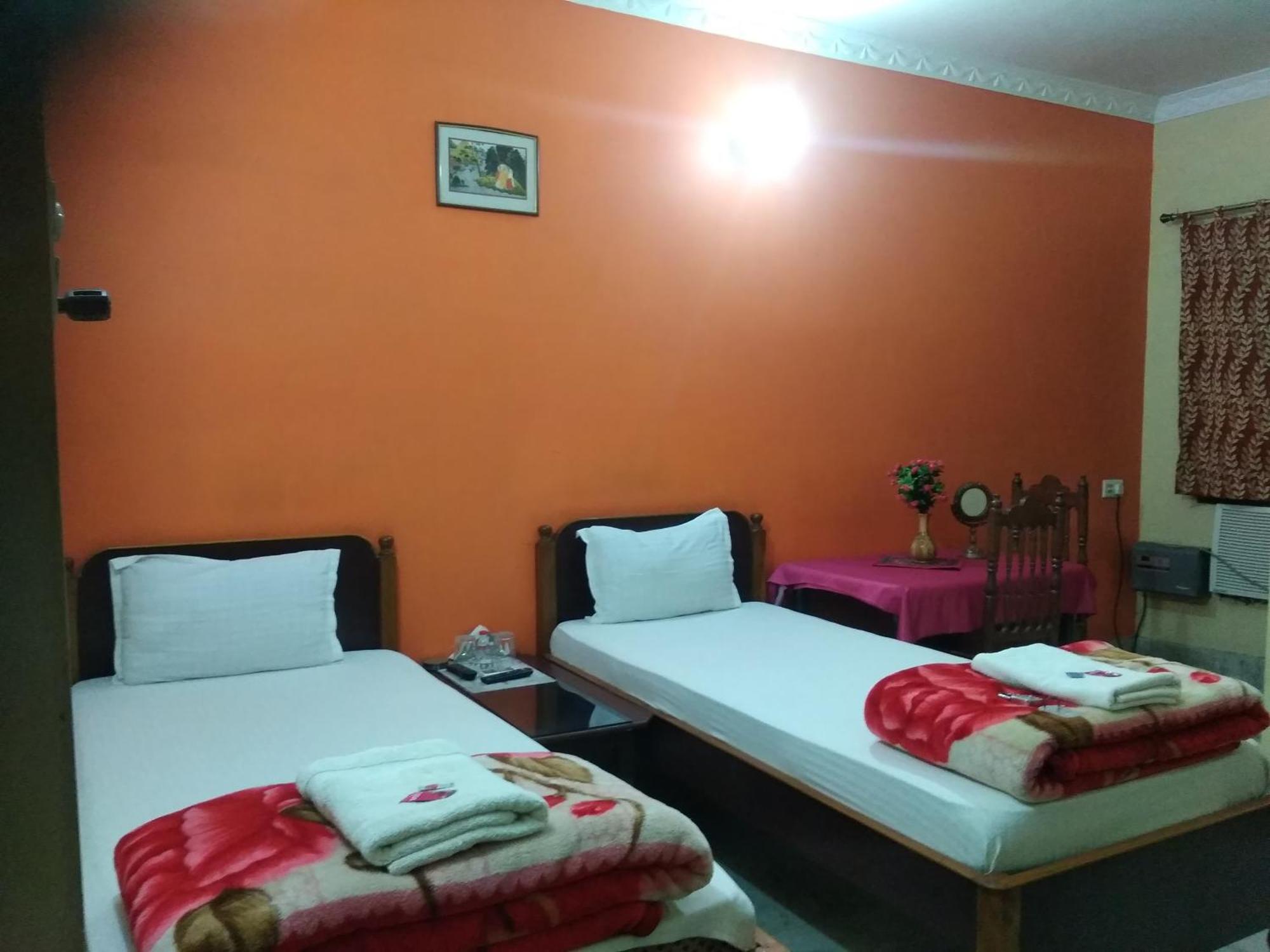 Hotel Chandrakala Regency 300 Meters From Dhanbad Railway Esterno foto
